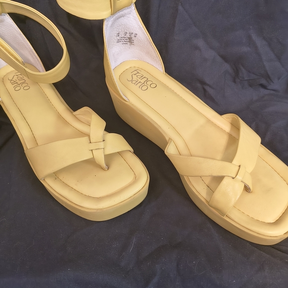 Franco Sarto Women's Mustard Wedge Sandals - Picture 1 of 2